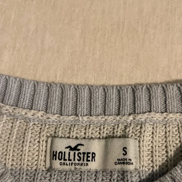 White and blue striped Hollister sweater - Picture 8 of 8